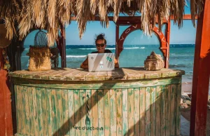 How to balance travel and work as a digital nomad?